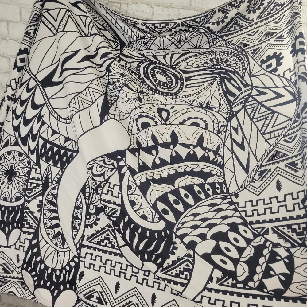 Black and white printed tapestry‎ wall hanging